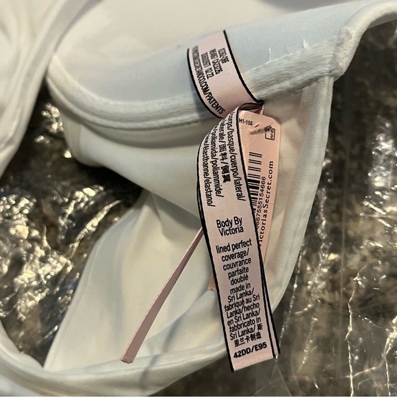 Victoria's Secret Body by Victoria White Bra 42DD Lined Full Coverage Racerback - Picture 6 of 8